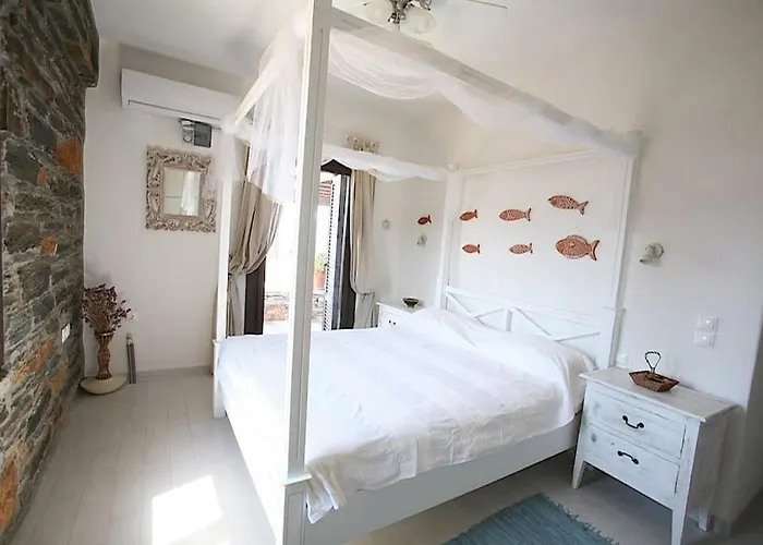 Aperon - 5 Bed, 5 Bath - Kea Rent - Kastellakia Bay