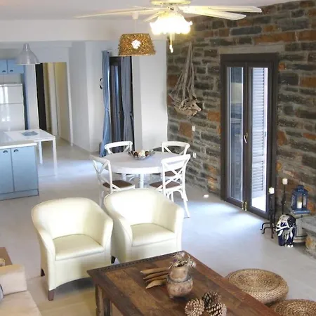 Aperon - 5 Bed, 5 Bath - Kea Rent - Kastellakia Bay